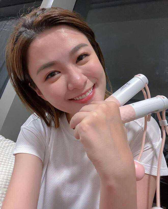 并留言大赞她减肥成功越来越漂亮了