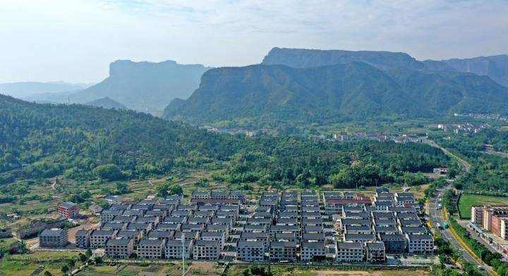 5月14日,鸟瞰浙江省仙居县白塔镇上叶村新农居,房屋整齐划一,道路通畅