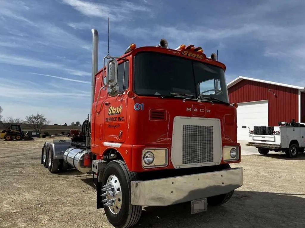 mack fl700重型牵引车,斗牛犬的美式大饼脸车型_搜狐汽车_搜狐网