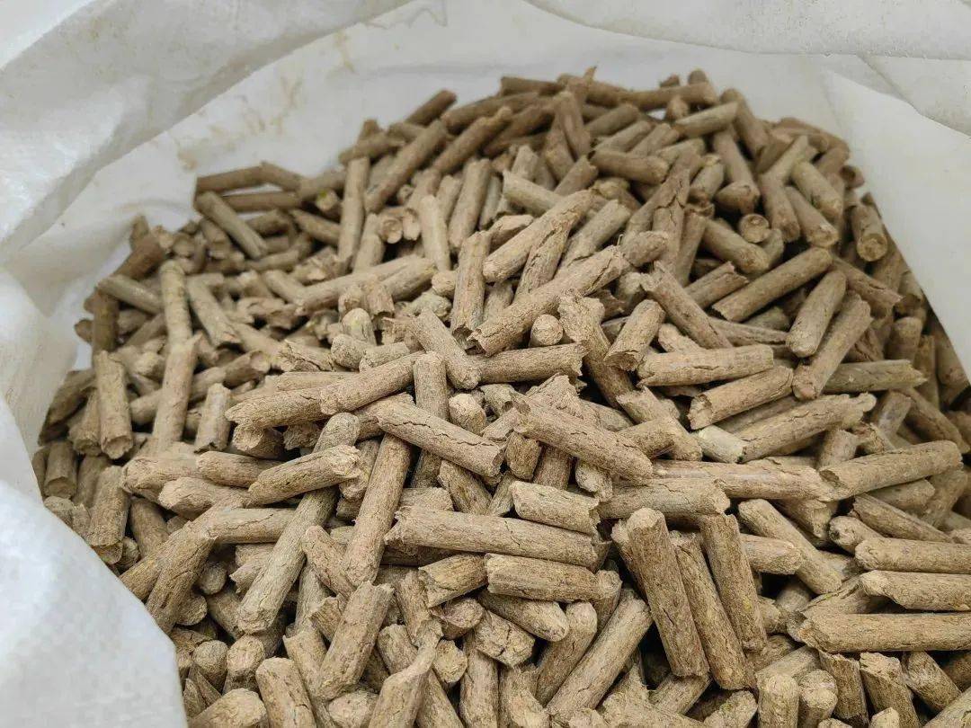 2万吨柠条发酵饲料加工厂试生产圆满成功_车间_石哈河镇_设备