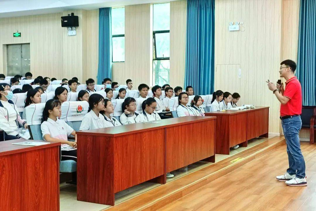 广东省"百名小小说作家进校园"第11场:走进顺德容桂兴华中学_文学