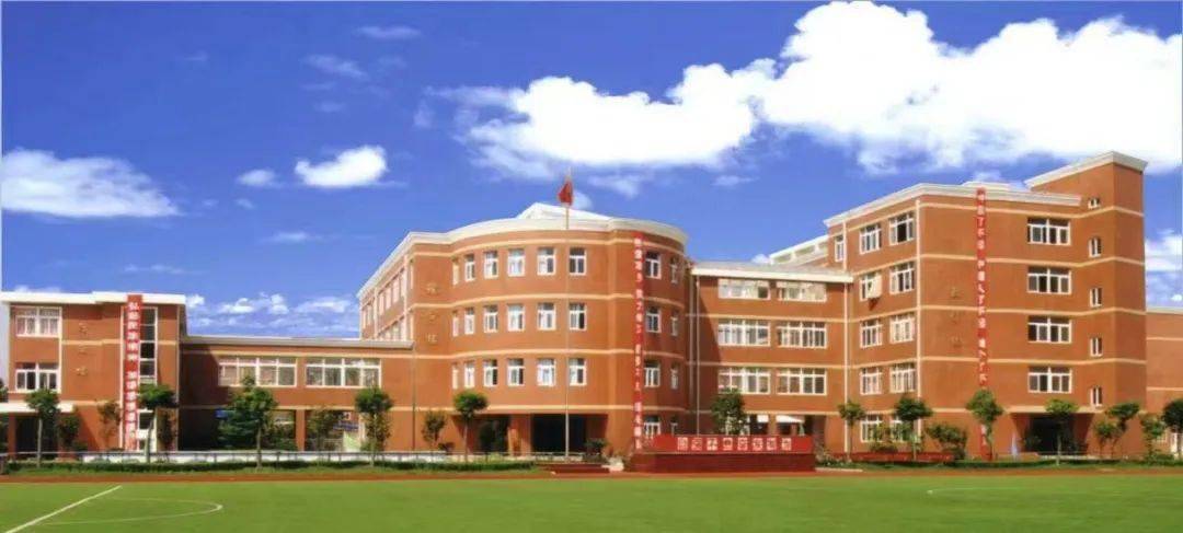 2018年长兴中学被列为上海市百所强校工程实验校