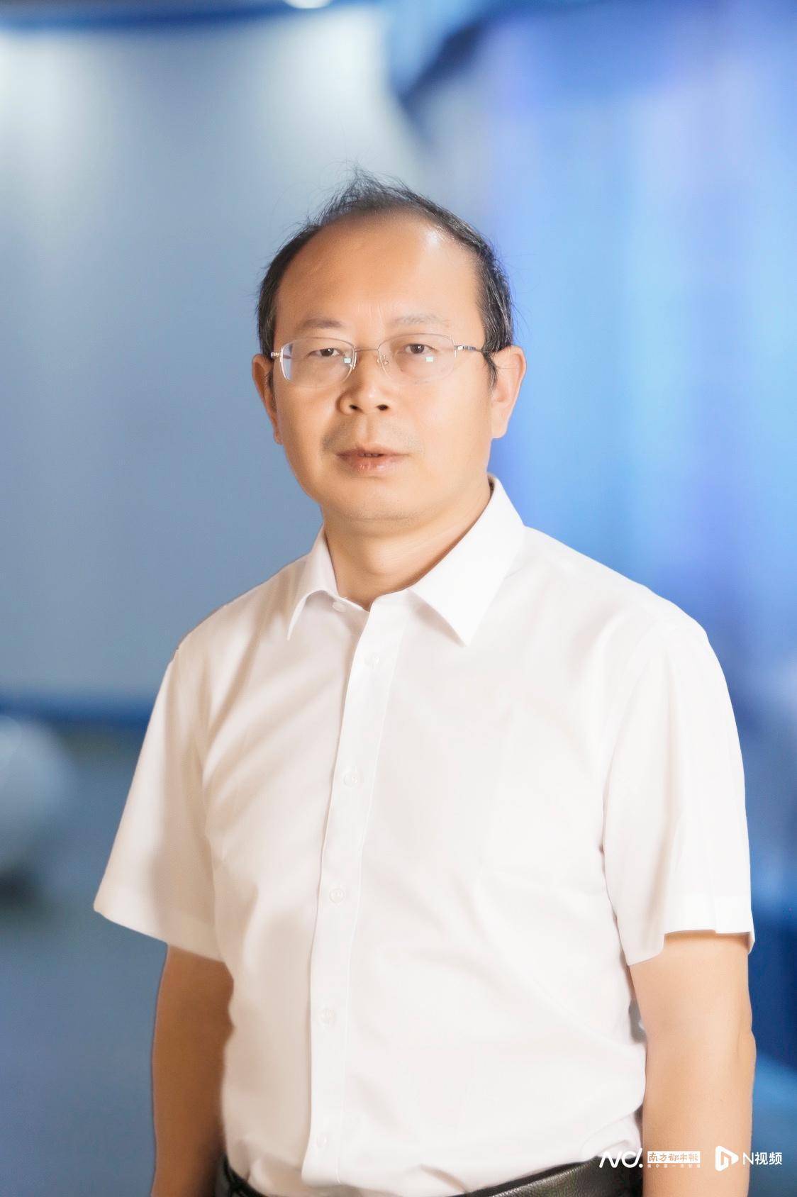 惠州一中校长陈平肸加快建设大湾区一流名校
