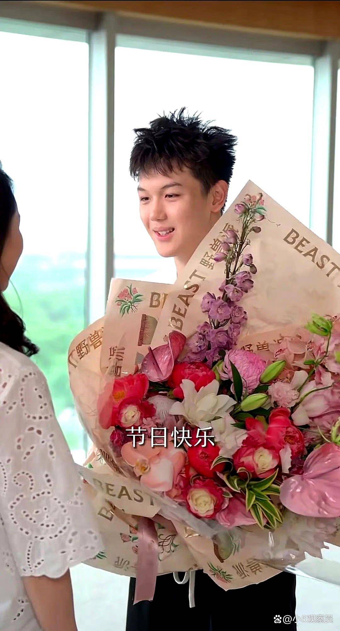 王艳儿子球球长大了,网友:王艳和她儿子参加综艺,儿