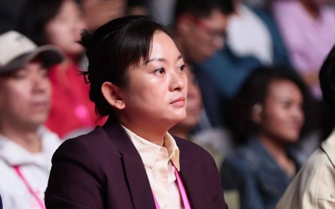 云南省体育局竞少处二级调研员周洁,弥勒市政府副市长李静茹,亚洲长跑