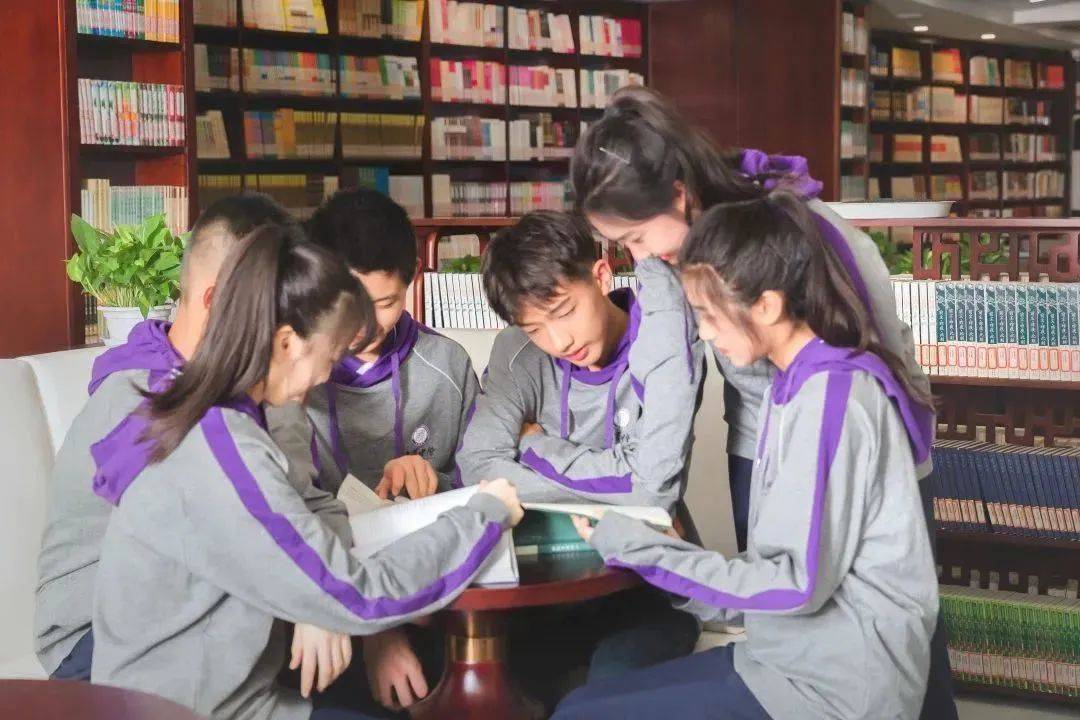 营造阅读氛围 重庆巴蜀中学大力开展书香校园建设_活动_课程_设施