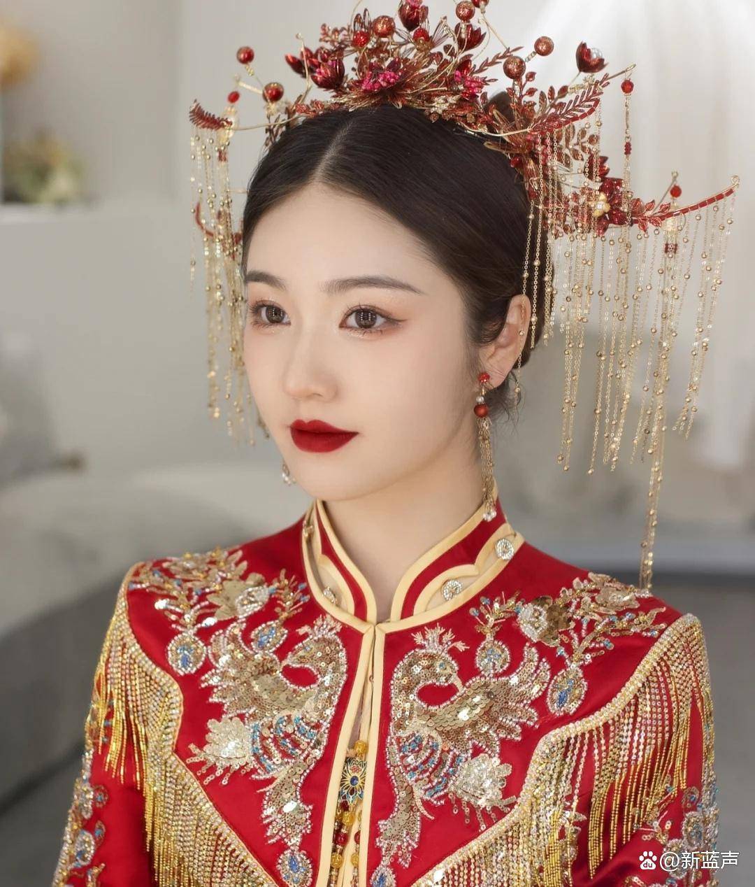 这便是我们结婚前一天称作的上头新娘在这一天盘头发或者盘新娘妆