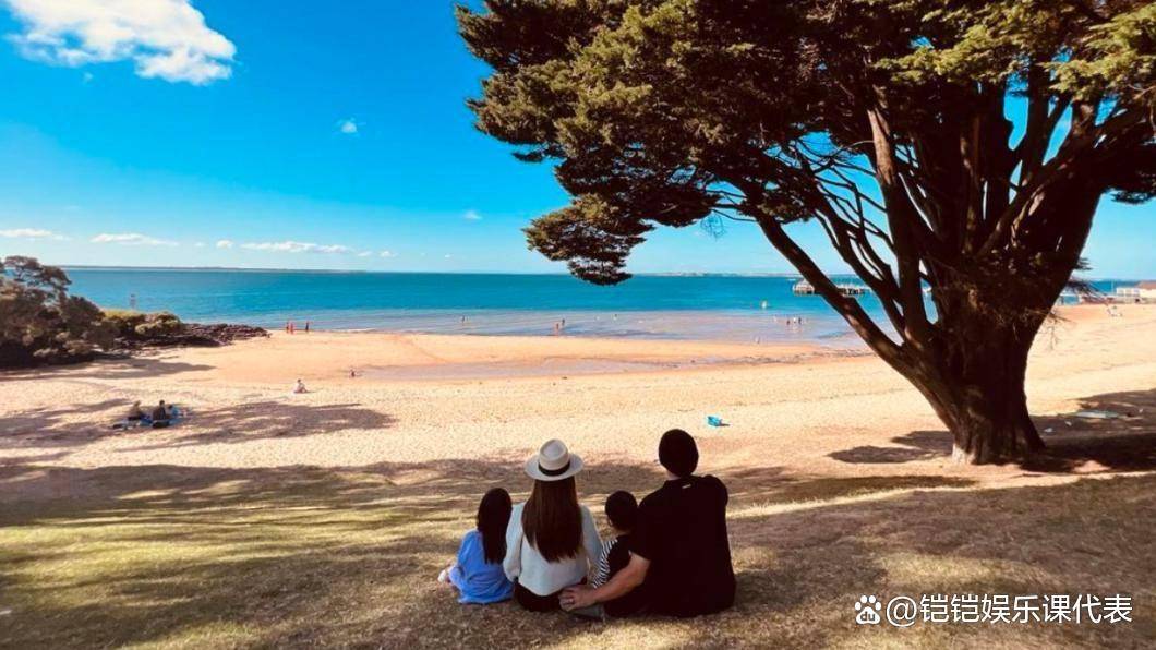 昆凌晒一家五口吐「当妈心声」周杰伦1举动低调宠妻_妈妈_孩子_母亲