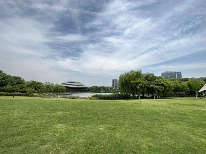 杭州市园文局发出绿地开放共享倡议,你有什么建议?_公园_管理_草地