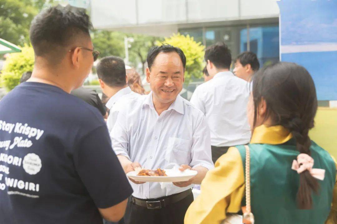 县委副书记,县长李文林在共和县高原农特产品,旅游