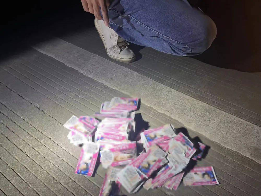 钦州街头的"涉黄小卡片"是他们贴的!
