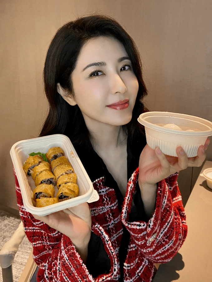 46岁曾黎宣称坚持吃素18年,却被网友怼到删评._to_素食_vegan