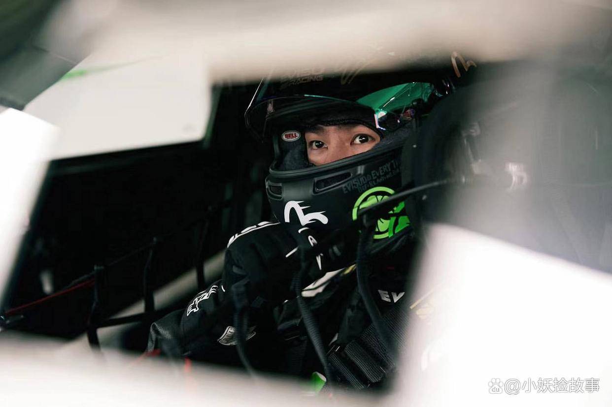 王一博晒赛车照,谁看了不心动?男生的酷,他都做到了_时代_品牌_人生