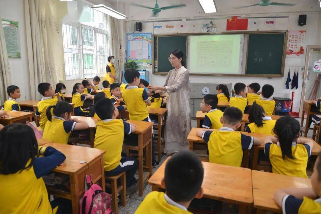 "爱陪伴我们成长"进校园 | 走进河源市第三小学_活动_汉字里_文化