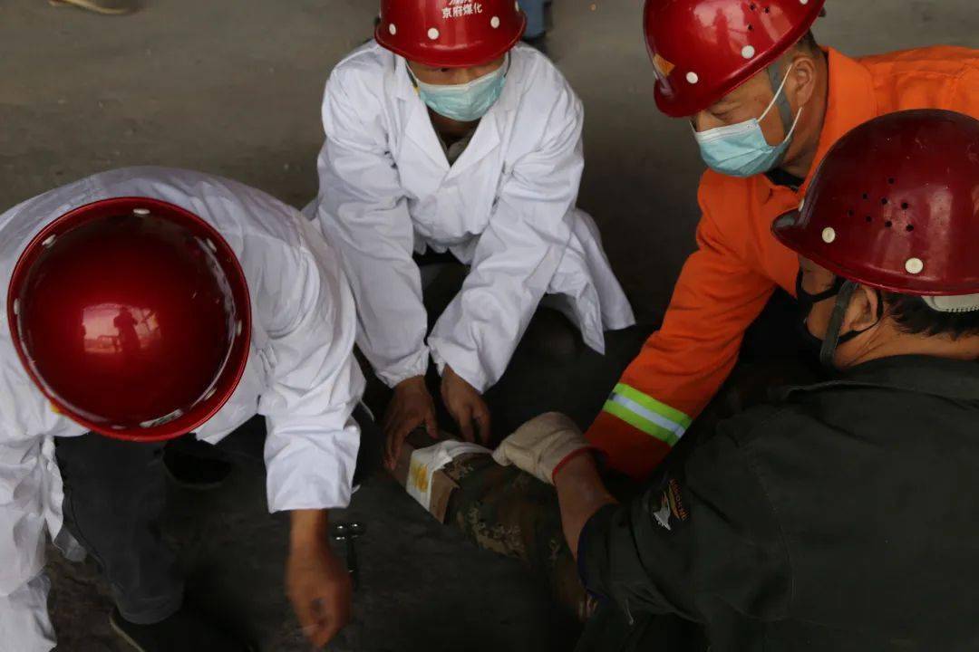 京府煤化组织开展"金属镁厂精炼车间突发镁粉自燃火灾事故"应急救援