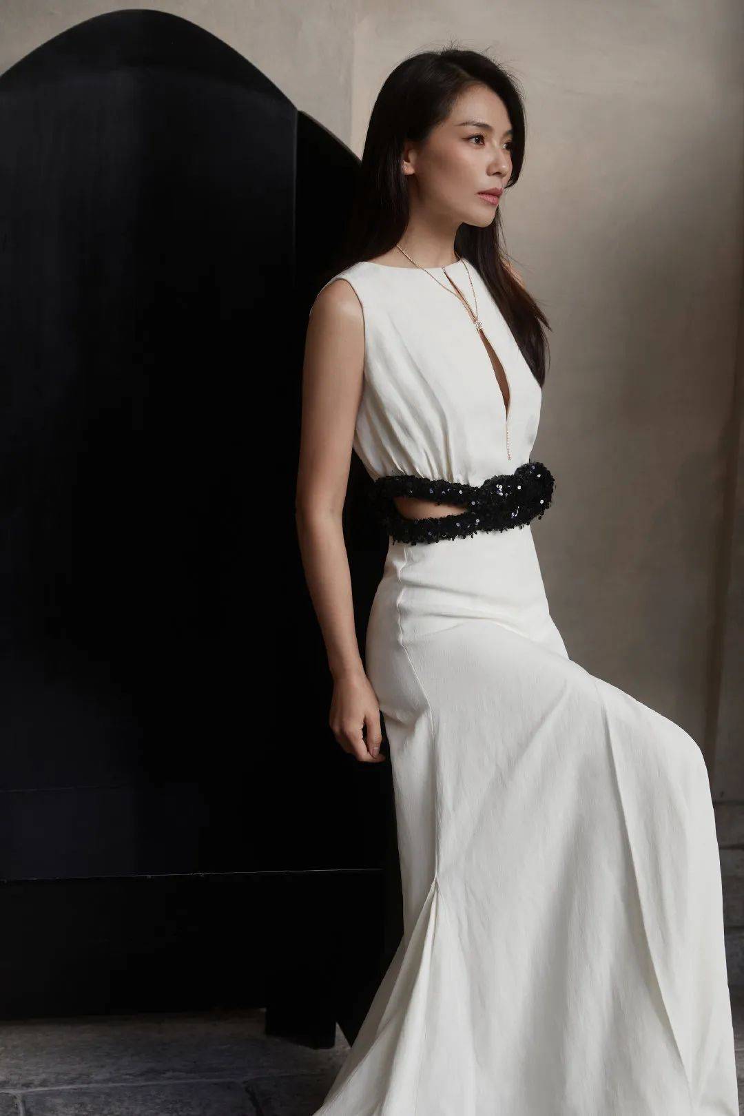 刘涛撞脸韩素希,也可能是衣服穿对了!_白色_造型_面料