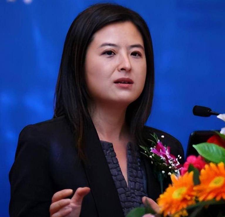 前央视一姐张泉灵和老公李铁相差18岁,两人相互扶持,越来越幸福_陈磊