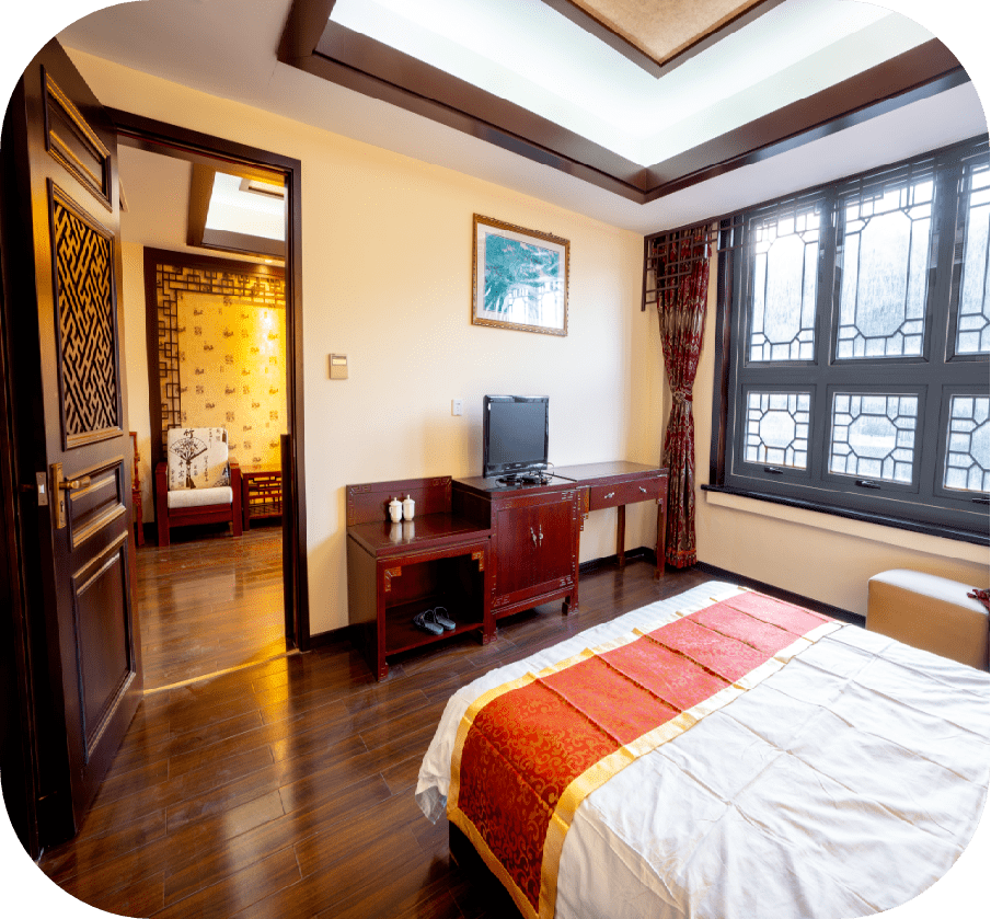 参加了一天的庙会活动也累了,休息休息吧,住进妙峰山居酒店,民宿,在