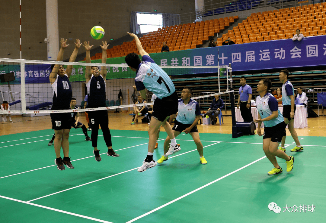 也想让这里更多的人了解气排球,打气排球,可当时真没这个条件!