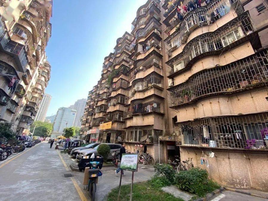 赌拆迁!爆亏600万._月亮湾花园_小区_成交价