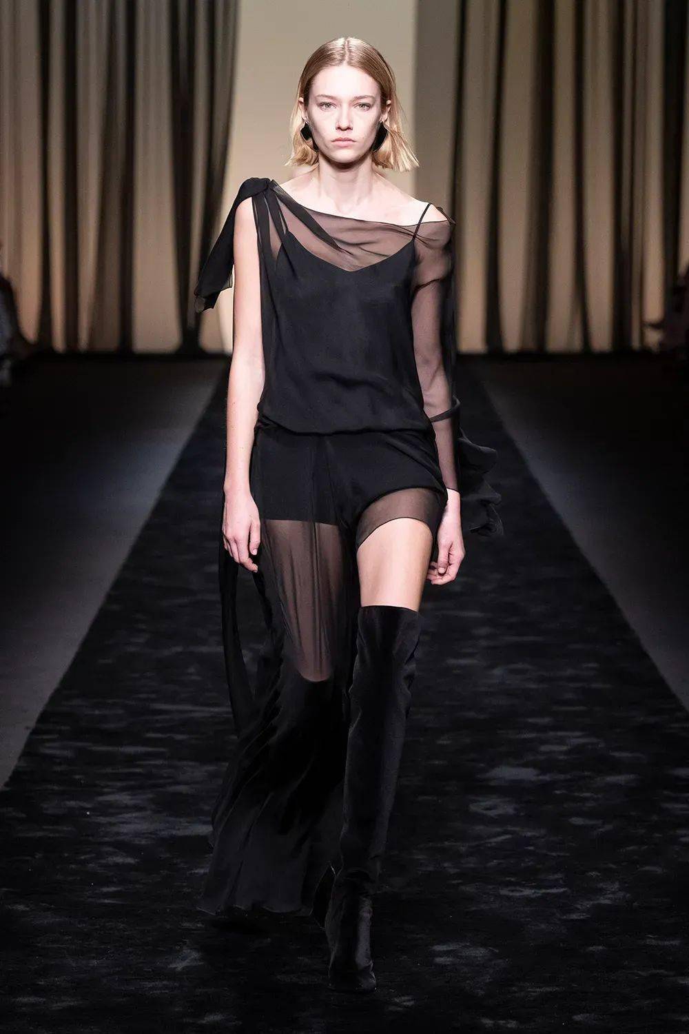 2023秋冬时装周高能趋势预警(透视薄纱太撩人)