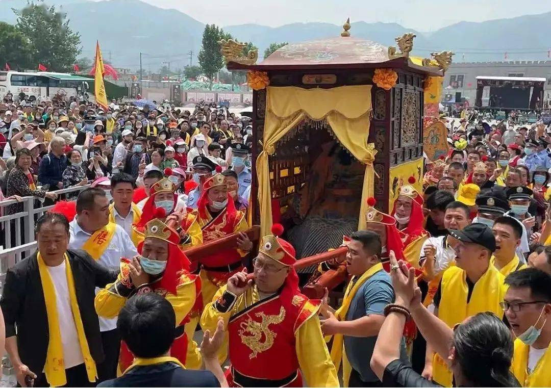 祀田碑记》和嘉庆《关帝圣迹图志全集》记载"四月初八日关圣受封之期