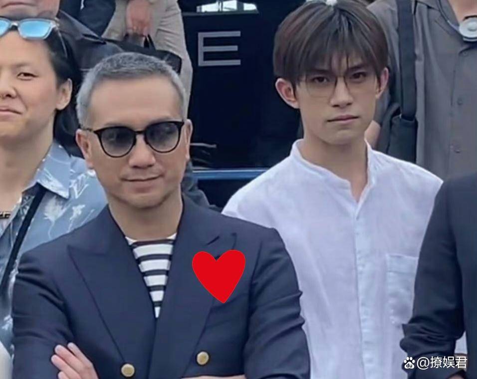 令人唏嘘,吃醋四年的黄觉,如今与易烊千玺同框已白头_合作_认可_男人