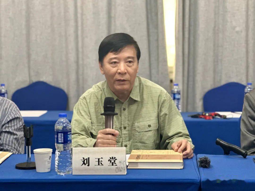 著名楚文化专家刘玉堂结合历史典故,生动地讲述了饮食文化的源远流长