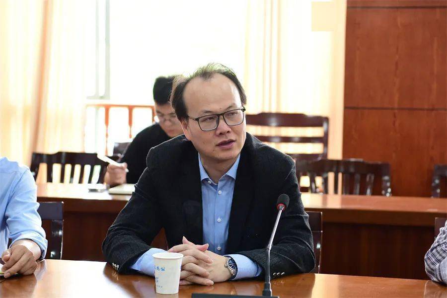 李建良校长对杭州长河高级中学领导和老师的到来表示欢迎,然后从师资