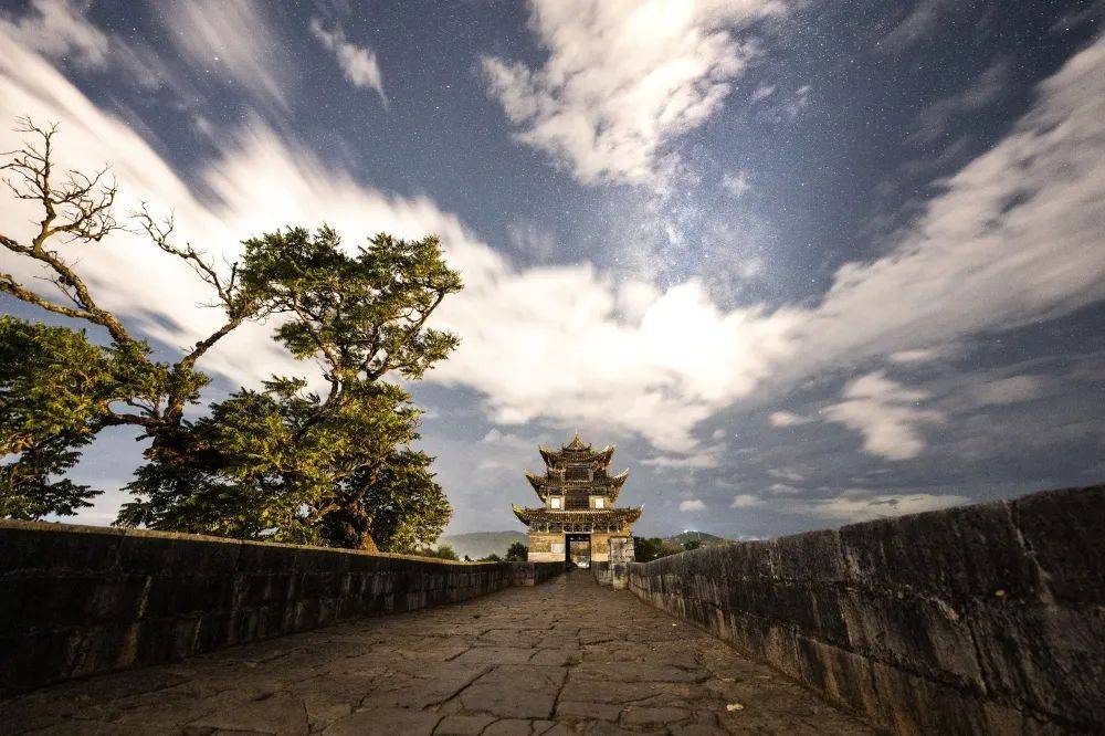 生活在紅河,浪漫一整夏!_彌勒_戀人_愛意