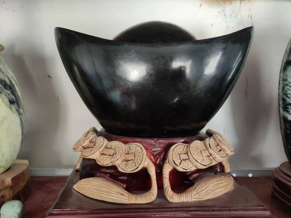 高台小伙将普通石头变成万元工艺品_杨小佳_加工_形状