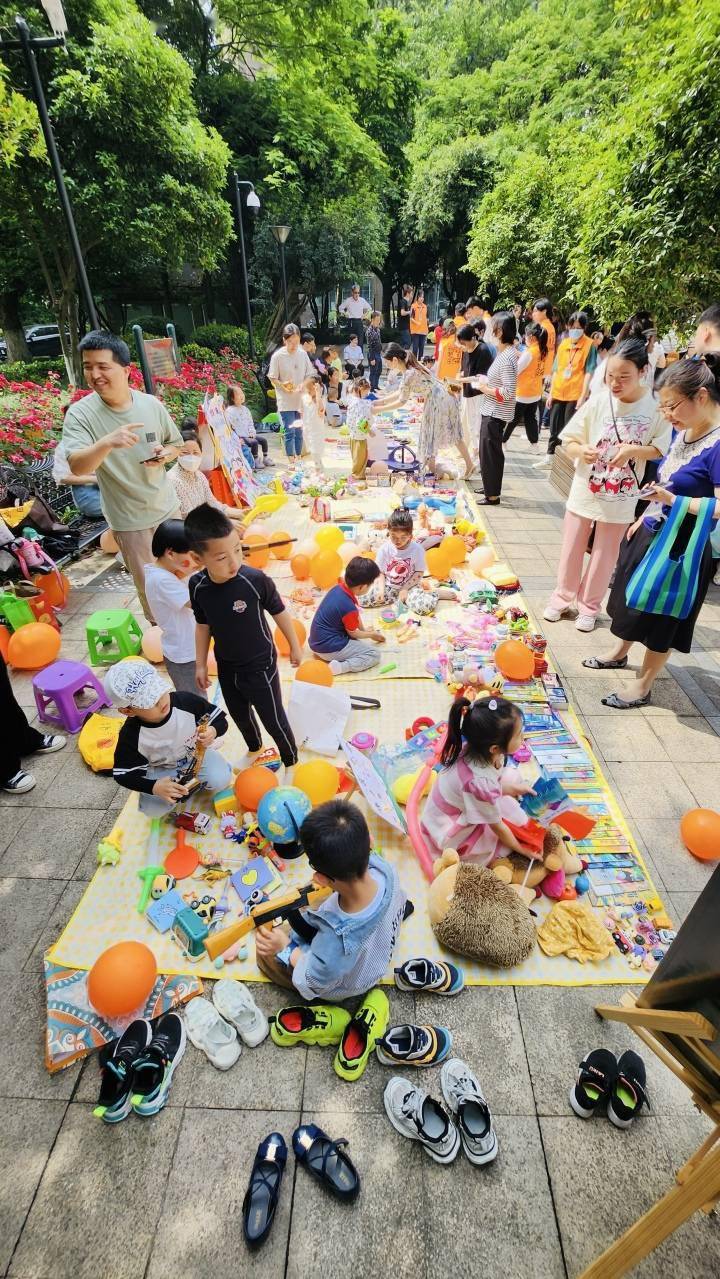 以爱之名,绿洲花园幼儿园举办"童心市集"_义卖_活动_爱心