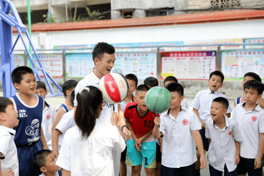 文明实践进平果 全民健身活动掀起迎“星空体育app平台学青会”热潮——2022年(图2)