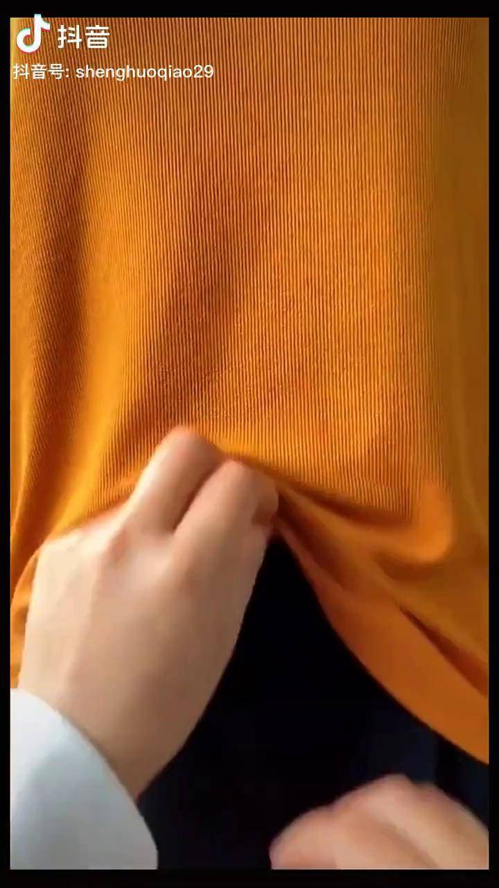 穿衣小技巧 系衣角的方法 打结小技巧 衣角扣的妙用 t恤的打结方法