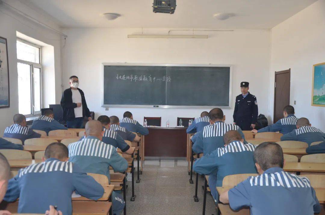 华山监狱巧打罪犯教育三张牌 拓宽教育改造三条路