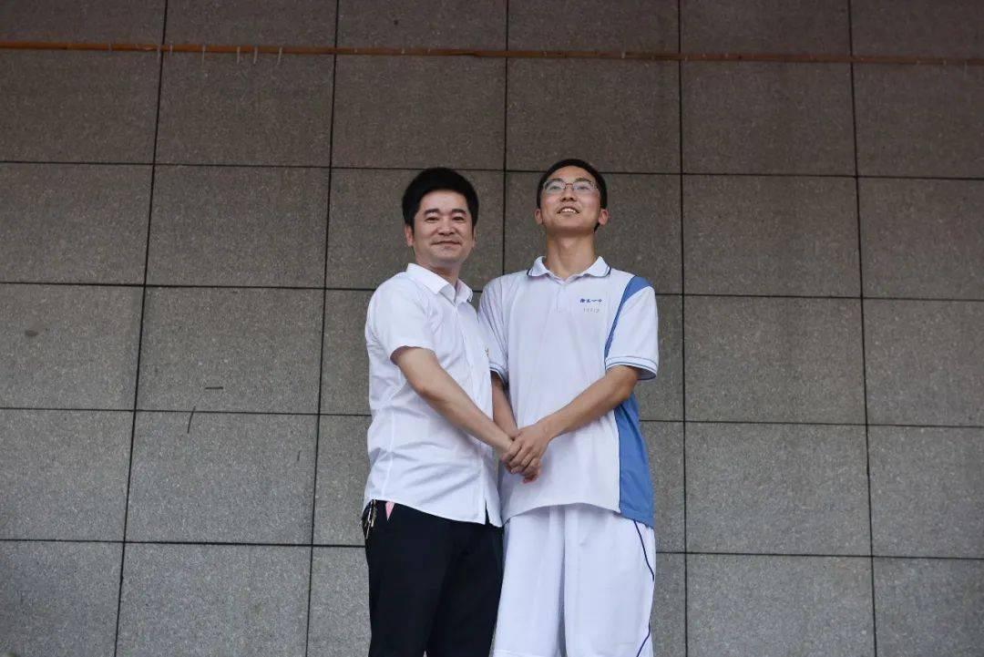 衡东县一中开展"轻松备考·12355与你同行"高考心理减压活动_心态