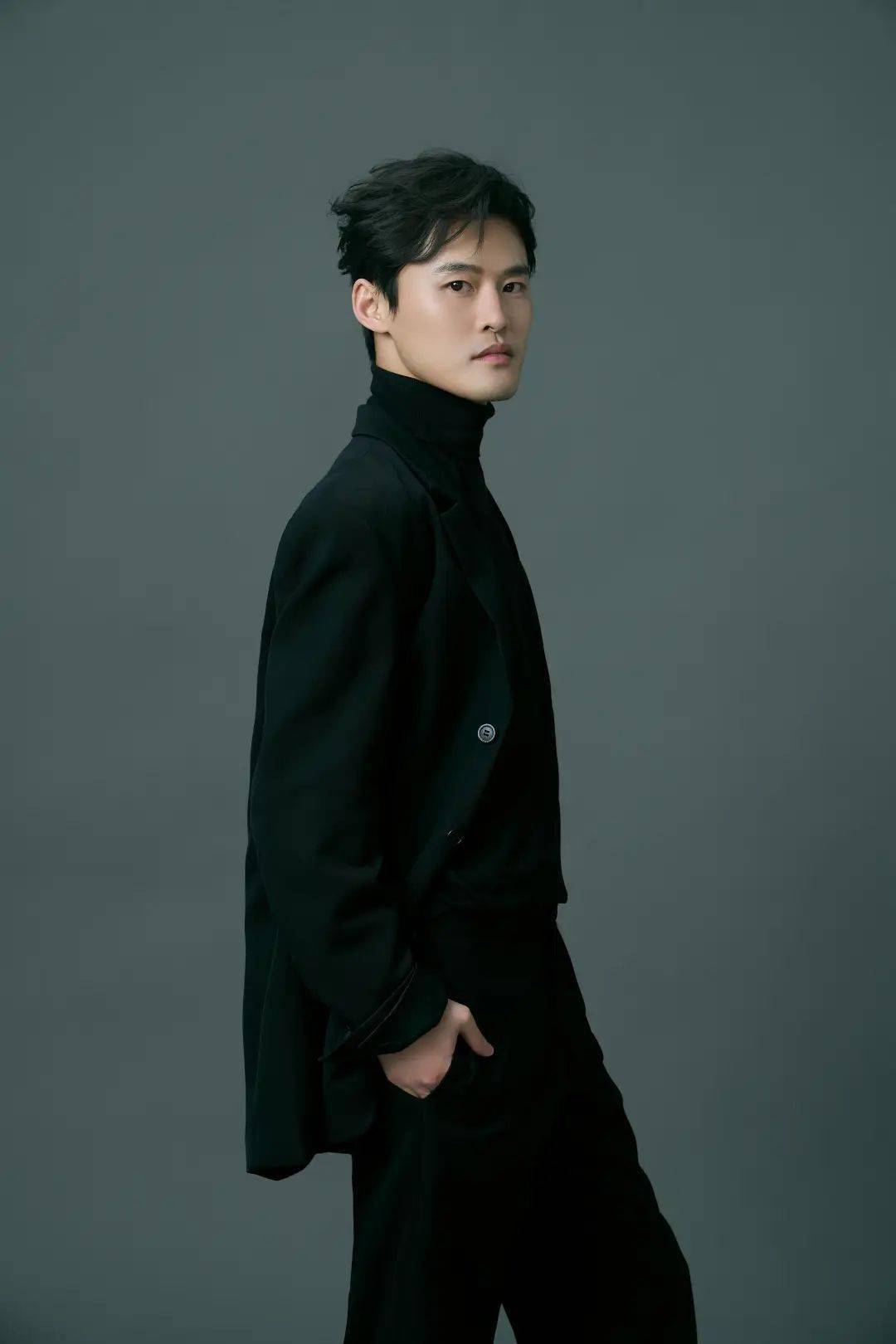 导演/主演:李超(饰经理)青年舞剧导演,演员,毕业于中国人民解放军艺术