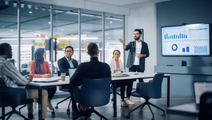 疫情后,在办公室的白领工作,一职难求.