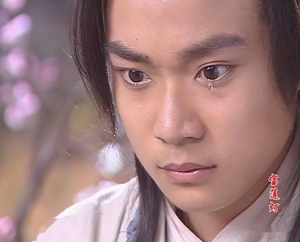 反正,你就当这个奇奇怪怪的红衣面具男,是一个赛博老母感应雷达.