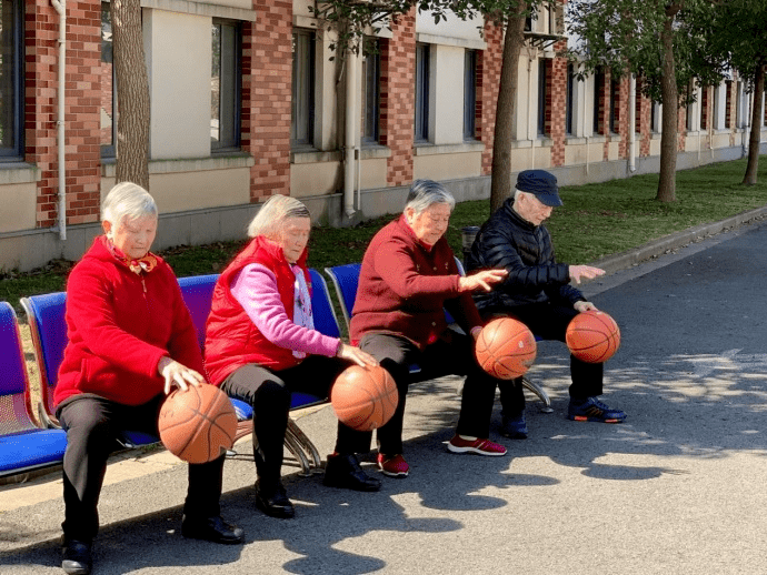 顾路_养护_老人