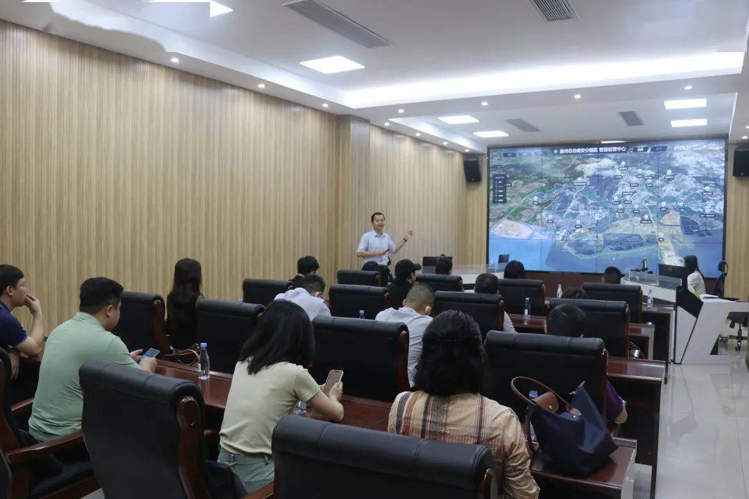 泉州芯谷南安科创中心项目建设现场,芯谷七星湾人才房等地,并召开基金