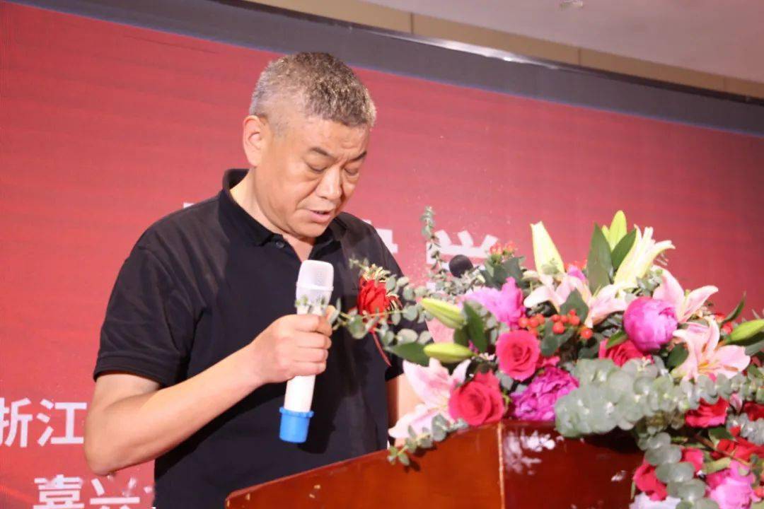 行业协会常务副会长,嘉兴金鹏工具有限公司总经理张建学首先致辞,他对