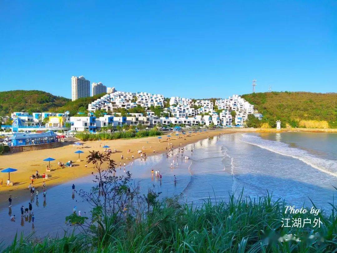 海岛团建|秀山岛五星度假,面朝大海私享沙滩,打卡蓝白小镇,沙滩团建篝