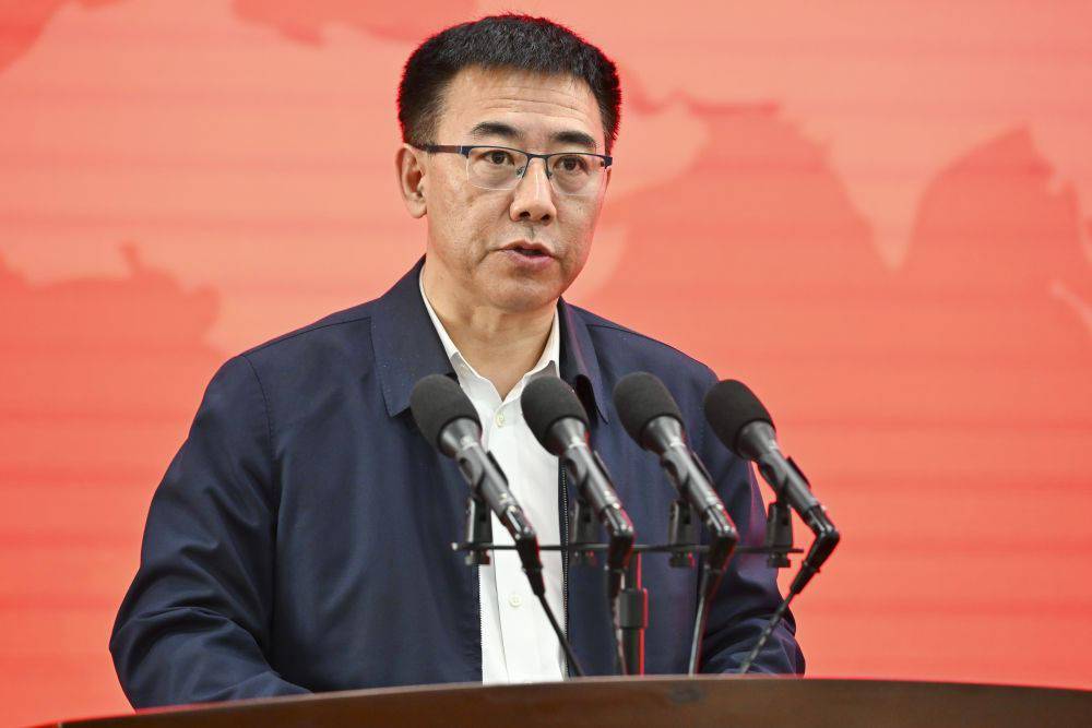 张洪彬表示,一要善用社会资源,建好"大课堂".