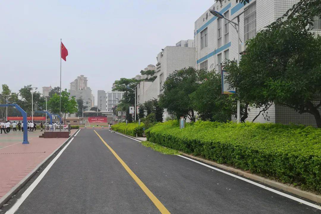 学校沥青路面效果图图片