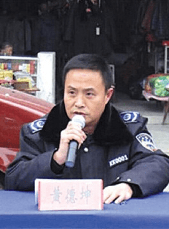 2016年贵州一科干被双规,录指纹时查出,他是18年前