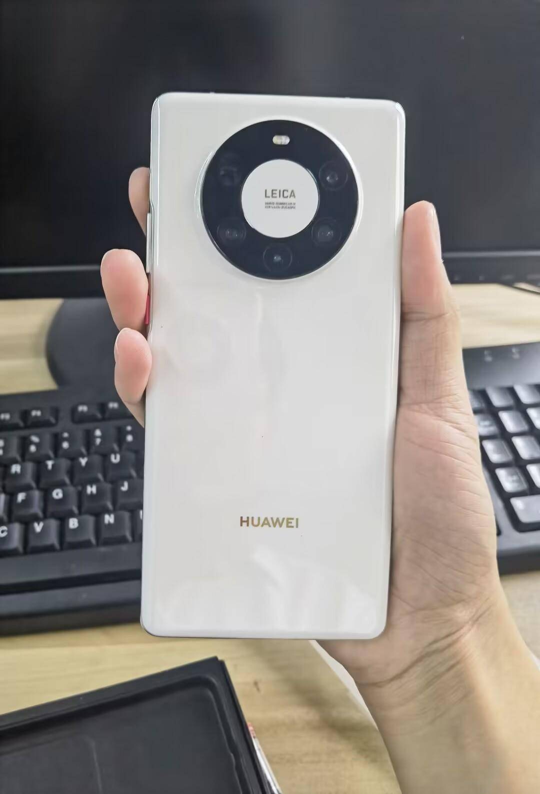 华为mate40pro官翻版上架,4299元香不香?_手机_芯片_屏幕