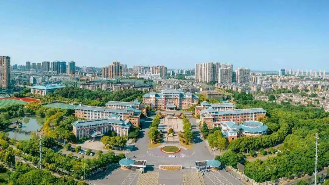 省镇江一中在第一批次填报时,考生均须在省镇江中学,省镇江一中两校中