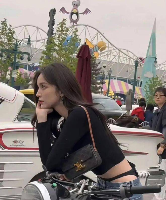 「古力娜扎」侧漏裤又惹争议……_裤子_网友_上身