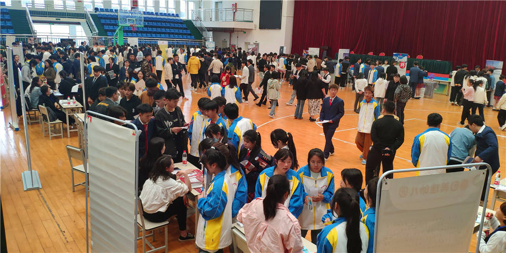 此次双选会,由贵州文化旅游职业学院联合清镇职教城管理委员会,清镇市